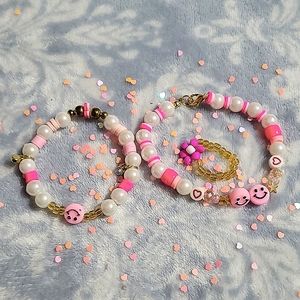 🌷2 pink bracelets and a flower ring💗